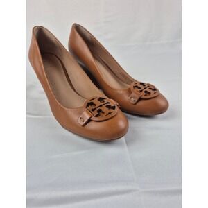 Tory Burch Sally Tan Leather Wedge Pumps Logo Medallion Round Toe Brown Heel 6.5
